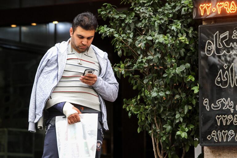 Irán corta acceso a internet tras protestas por suba del precio de LA gasolina