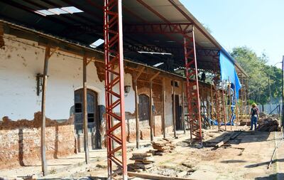 Hace meses se trabaja en la exestación ferroviaria, y pese a ello  el peligro de derrumbe persiste.