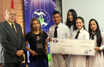 el-proyecto-de-los-alumnos-del-colegio-nacional-de-salto-de-guaira-logro-el-primer-puesto-en-educacion-financiera--203455000000-1782187.jpg