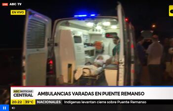 El ocupante de una ambulancia tuvo a rogar para que dejen pasar su vehículo, en el cual transportaba a un niña que sufría aparentemente de apendicitis.
