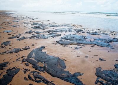 Imagen de las manchas de petróleo que han aparecido en la costa de Sergipe y en playas del nordeste del Brasil.