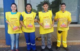 voluntarios-con-alcancias-para-las-donaciones--212248000000-1594019.jpg