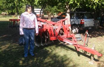 entrega-de-tractor-con-rastra-de-discos-a-asociacion-de-pequenos-productores-5-colonias-unidas-94232000000-1514540.jpg