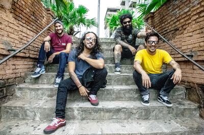 Rodney Cords, Javier Zacher, José “Batoloco” Gaona y Celso “Cachito” Galeano componen esta agrupación, formada en Ypacaraí en el año 2000. A lo largo de dos décadas, la agrupación editó cuatro álbumes de estudio, uno en vivo y un EP.