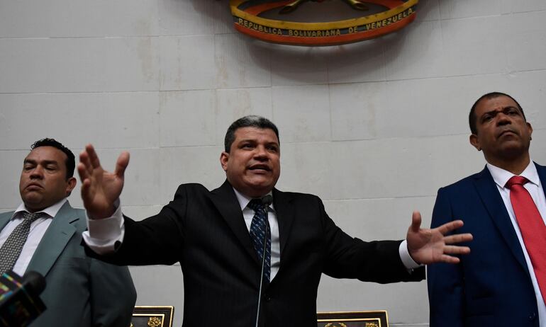 Luis Parra fue electo titular del Legislativo por parte de los oficialistas venezolanos.