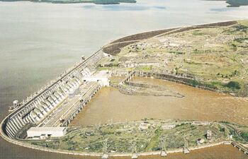 central-hidroelectrica-itaipu-parte-de-la-represa-asi-como-del-enorme-reservorio-que-hace-posible-la-generacion-de-energia-electrica--210705000000-1775428.jpg