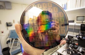 cientificos-de-la-universidad-de-stanford-california-ee-uu-han-disenado-un-dispositivo-laboratorio-en-chip-barato-y-facil-de-fabricar-que-permit-230616000000-1552149.jpg