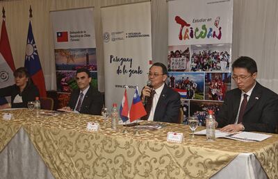 El embajador de Taiwán, Diego Chou, instó a los paraguayos a postularse a las exigentes becas que ofrece su país.