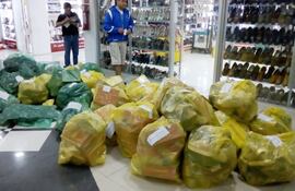 los-calzados-incautados-por-la-fiscalia-durante-el-allanamiento-llevado-a-cabo-en-los-cuatro-locales-ubicados-en-el-centro-comercial-bonanza--195856000000-1762451.jpg