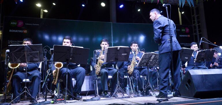 Instrumentos de viento, percusión y teclado forman parte de la Jazz Band, dirigida por el maestro Óscar Barreto.
