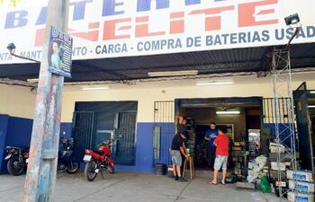 baterias-enelite-negocio-situado-en-el-barrio-ita-kaaguy-de-fernando-de-la-mora-fue-asaltado-ayer--232341000000-1809191.jpg