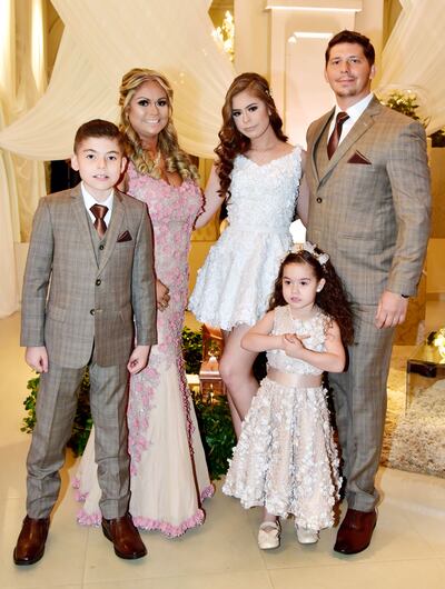 La joven con sus padres Ariel Franco Romero y Zully Raquel Vera y sus hermanos Alessandro y Zaira Micaela.