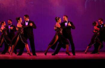 con-quince-bailarines-en-escena-entre-ellos-los-maestros-diego-escobar-y-angi-staudinger-se-presentara-hoy-el-espectaculo-de-tango-arrabalero-la-231821000000-1760058.jpg