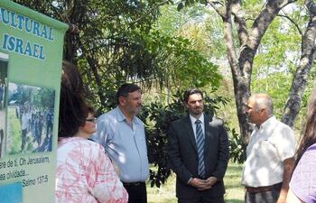 el-dr-mario-sinay-centro-realizo-una-visita-al-bosque-de-israel-que-se-encuentra-en-el-parque-u-guasu--185539000000-1153684.jpg