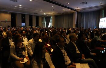 Numerosas personas asistieron al Primer Congreso Abierto de la Masonería en Encarnación.