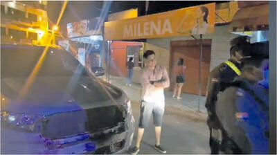 El joven Juan Manuel Díaz, quien trabaja en la Municipalidad de Ciudad del Este como custodio del intendente Miguel Prieto, fue detenido anoche cuando conducía la camioneta del jefe comunal.