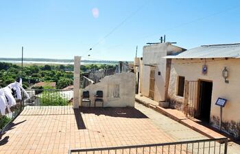 en-las-alturas-un-mirador-construido-frente-a-la-casa-flores-permite-apreciar-un-panorama-espectacular-de-la-bahia-de-asuncion-y-costanera--215404000000-555076.jpg