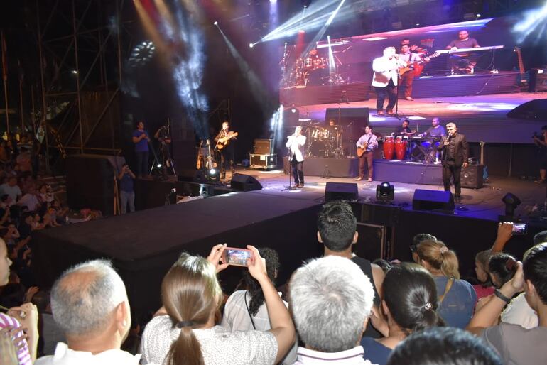 La fiesta creativo logró copar la plaza de los Héroes de Villarrica.