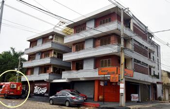 edificios-de-departamentos-de-carlos-vazquez-en-circulo-el-minibus-de-su-esposa-maria-segun-confirmo-el-mismo-ya-tenia-estas-torres-en-2002-c-213705000000-1584277.jpg