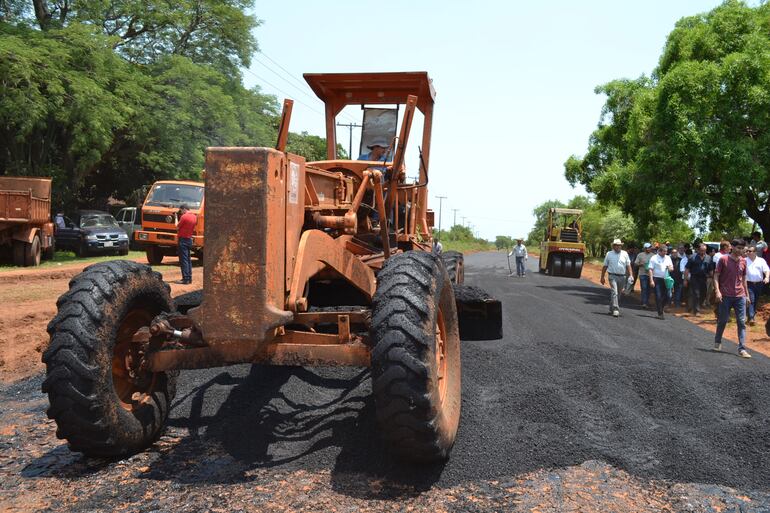 Comenzó el asfaltado de camino en la Loma, distrito de San Juan Bautista, Misiones.