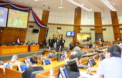 La mayoría de los diputados se reunieron ayer de forma presencial mientras que otro grupo de 12 legisladores participó de manera virtual. Agotaron los 14 puntos del orden del día.