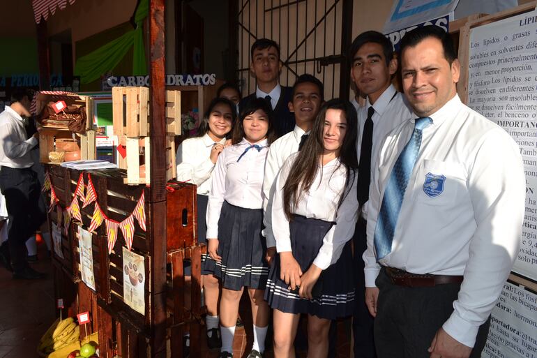 De la feria participaron estudiantes de distintos niveles y cursos.