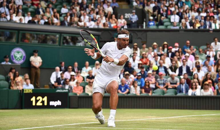 Rafael Nadal avanzó a los octavos de final de Wimbledon.