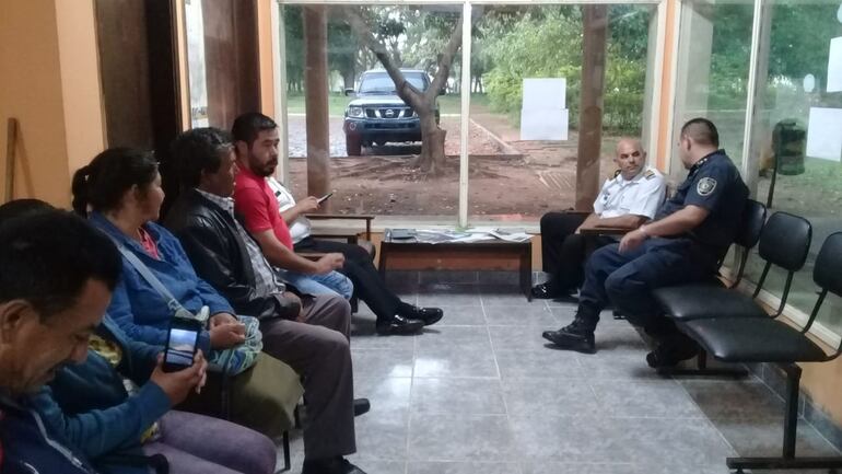 Reunión de coordinación de trabajo durante veda pesquera.