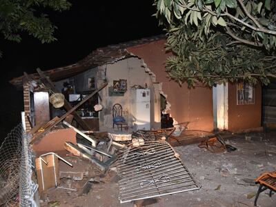 La vivienda de Diego Barbosa quedó parcialmente destruida, según dijo, como consecuencia de la acción de su vecino Óscar Princigalli, quien embistió con su camioneta contra la estructura.