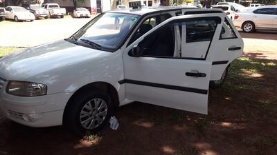 Este es el taxi que transportó al supuesto asaltante. Su conductor quedó demorado también.