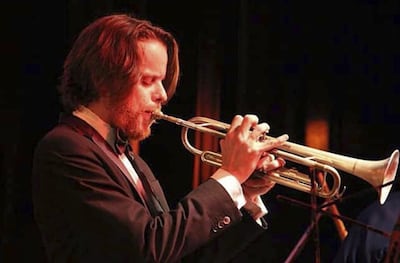 Jonathan Piñero es un trompetista venezolano que reside ya hace varios años en Paraguay e integra varios grupos.