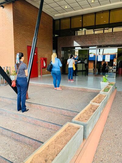 Hasta diez personas ingresarán a la vez a la sede de los Registros Públicos, donde habilitaron mesas de entrada y salda.