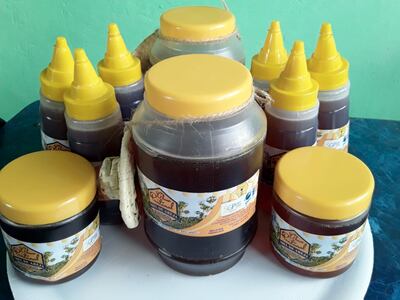 Diferentes presentaciones de la miel de abeja cosechada en la zona del Pantanal paraguayo en Fuerte Olimpo. Su calidad es excelente.