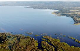 el-lago-ypacarai-y-sus-ecosistemas-adyacentes-podrian-dejar-de-ser-parque-nacional-para-adecuarse-a-la-realidad-de-la-zona-que-en-su-mayor-parte-esta-215211000000-571233.jpg