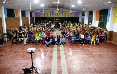 A través de un cine móvil, el proyecto llegó en 2018 a cinco ciudades del interior, tres del Chaco y dos de Concepción. La imagen es de una proyección realizada en la ciudad de Pozo Colorado.