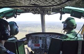 pilotos-patrullan-en-helicoptero-la-zona-limitrofe-con-los-departamentos-de-concepcion-y-san-pedro-en-el-marco-del-combate-al-grupo-armado--213659000000-561263.jpg