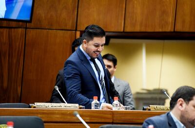 El acusado diputado Carlos Portillo (PLRA, efrainista) logró que el pleno le apruebe un pedido de aumento de pensiones graciables sin reunir los requisitos.