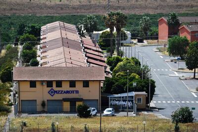 Una vista general del que fue el mayor centro de recepción de migrantes de Europa, en Mineo, Italia.