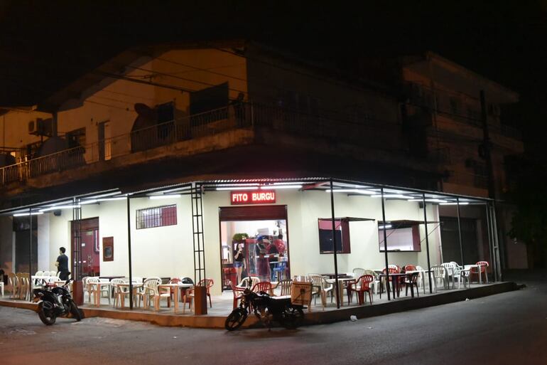 Hamburguesería donde fue asaltada la pareja.