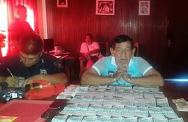 eusebio-espinola-detenido-en-la-comisaria-1-central-de-san-lorenzo-con-los-billetes-de-g-20-000-falsos--201701000000-1432187.jpg