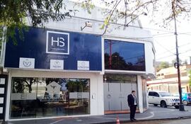 La sede de Bullers SA sobre 12 de Octubre e Igualdad, donde operan otras subsidiarias como SST SA, Renova SA, Watchmann SRL y HS Holding Service. Tiene otro local a escasos metros de este.