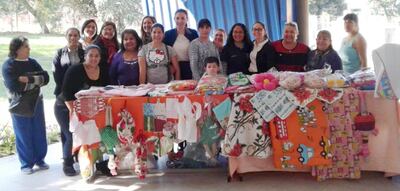 Feria  mensual de mujeres artesanas. Aquí, ellas  expusieron  gran cantidad de mantelería, bordados, carpetitas y otras artesanías, en la Escalinata de Antequera y Castro.