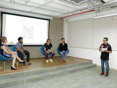 López consideró que la tecnología es fundamental para las artes, ya que "en estos momentos todo evoluciona"