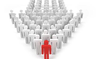 La presencia de un líder que genera motivación une a su grupo, los hace mejorar y produce que todos juntos remen hacia el éxito.