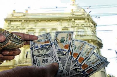 El dólar cotizó  a  G. 6.330 en el mercado minorista.