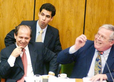 Dr. Bonifacio Ríos Ávalos (i), exministro de la Corte Suprema de Justicia, durante el  juicio político en el año 2003.