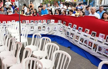 con-escenas-de-dolor-se-recordo-ayer-el-11-aniversario-del-incendio-del-supermercado-ycua-bolanos-de-trinidad-que-sego-la-vida-de-327-personas-y-en-211039000000-1360794.jpg