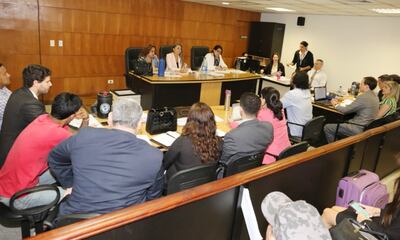 El testigo Juan Corbalán declara ante el tribunal de sentencia.