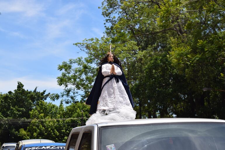 La Sagrada Imagen de la Virgen María recorrió los principales barrios de Carapeguá