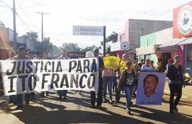 familiares-y-otros-allegados-a-isabelino-ito-franco-marcharon-ayer-hasta-la-sede-de-la-fiscalia-de-concepcion-para-exigir-el-esclarecimiento-del-cri-232649000000-1317982.jpg